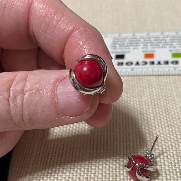 Elegant vintage sterling Silver and Red Stud Earrings - Picture 13 of 15